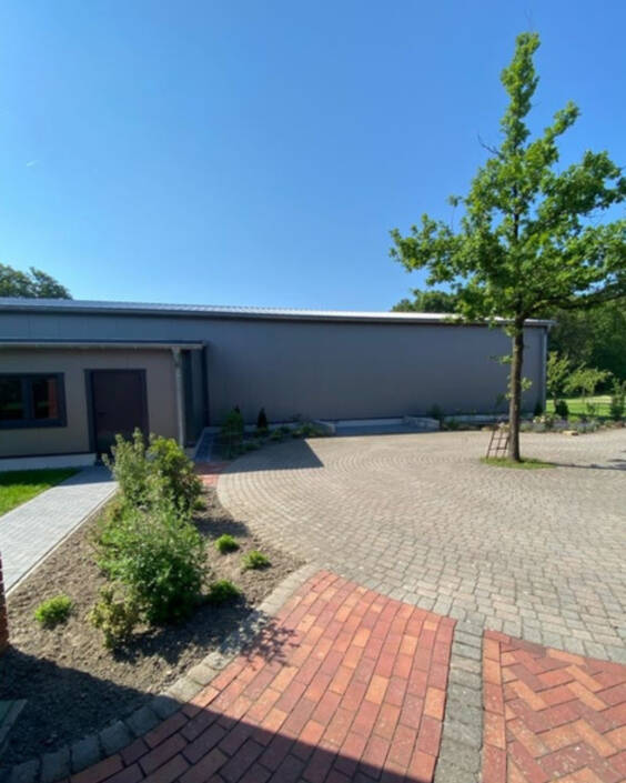 Stahlhalle in Steinfurt-Borghorst – Eingangsbereich Eingangsbereich einer modernen Stahlhalle in Steinfurt-Borghorst